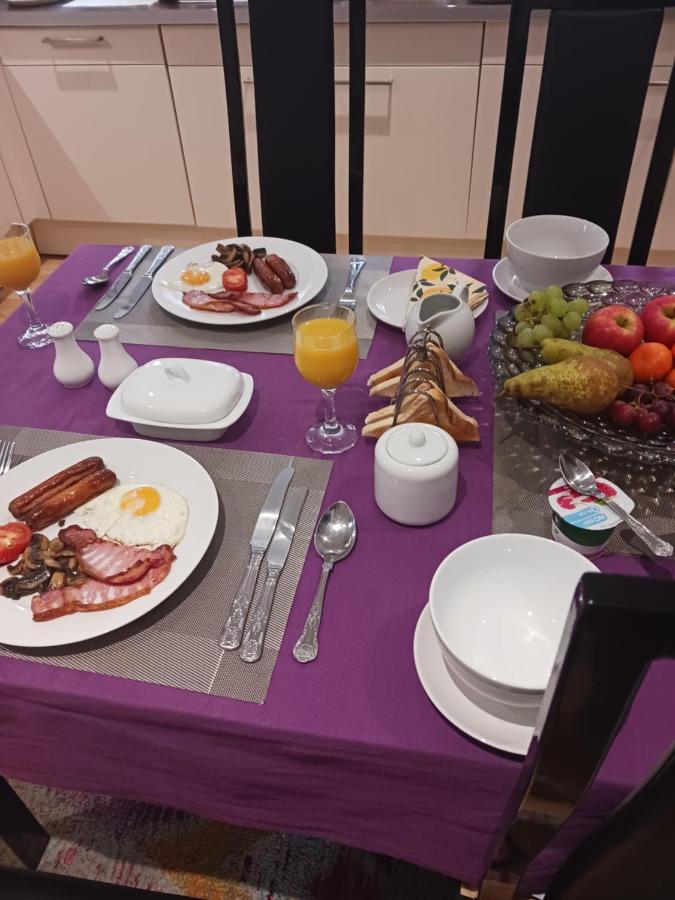 Bodlondeb Castle Bed & Breakfast { Central Llandudno} Exterior foto